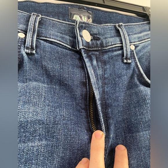 Mother The Runaway Step Fray Flare Jeans in Mañana Mi Amor Dark Wash Size 26 - Picture 7 of 14